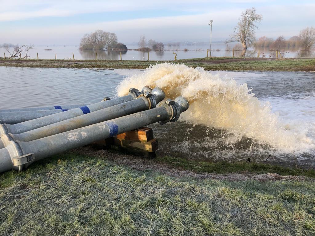 pump_supplies's tweet photo. Here are some more images from our work completed across Somerset over the last few weeks, pumping 10,000 l/s using our range of equipment.

#pumpsupplies #pumpingsolutions #pumping #flooding #somerset #weather #uk #environmentalagency #flood https://t.co/MMocv9O6Q2