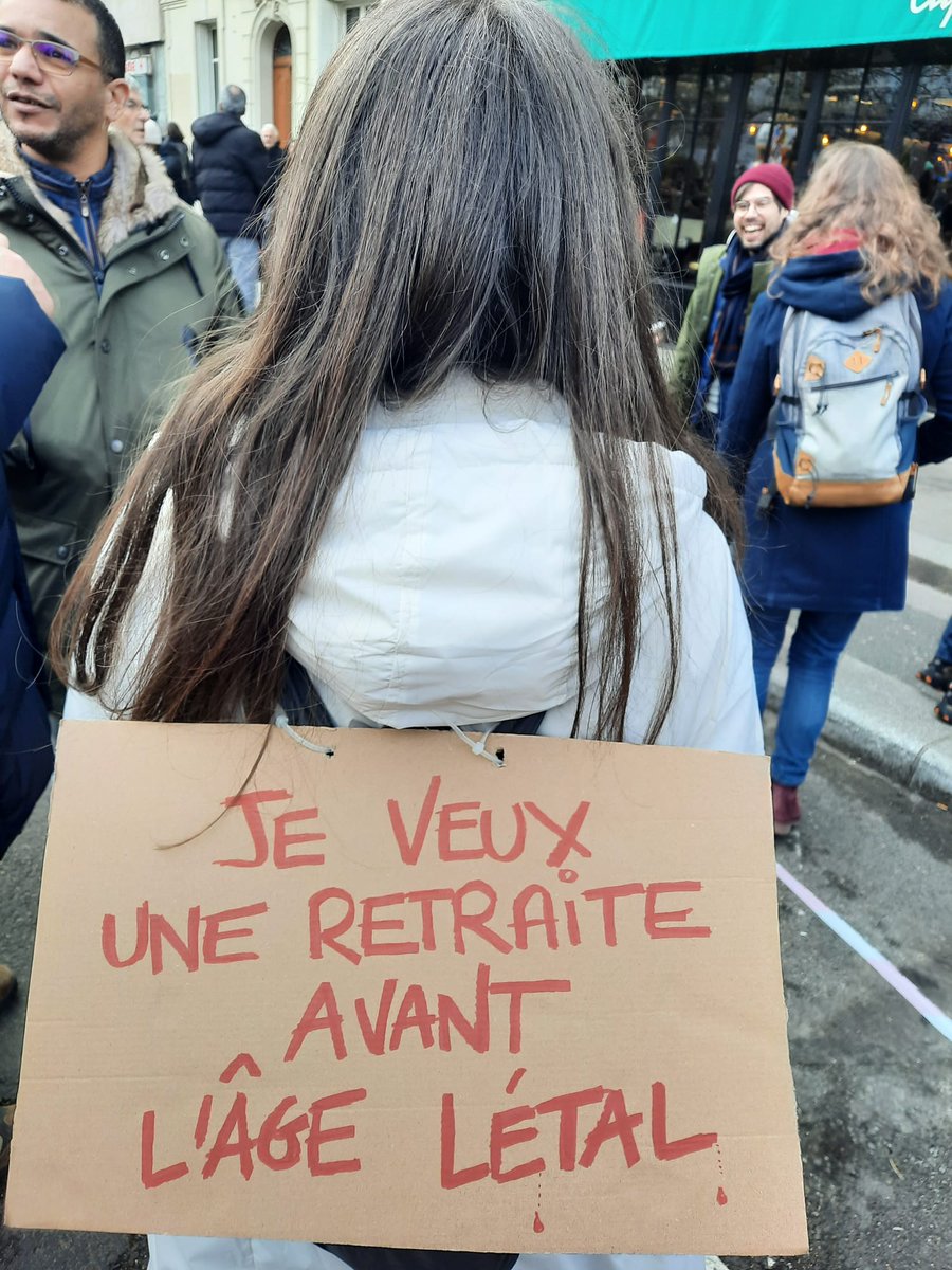 On est là jusqu'au retrait à #Paris
#greve31janvier
#NonALaReformeDesRetraites
#GreveGenerale31janvier