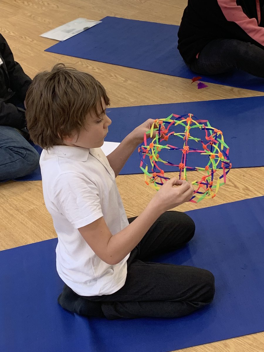 OJA_Brumby's tweet image. Our creating calm session introduced more great techniques to support families with mindfulness techniques and relaxation at home too. The group also explored their positive qualities creating some helping hands 🙌 #creatingcalm