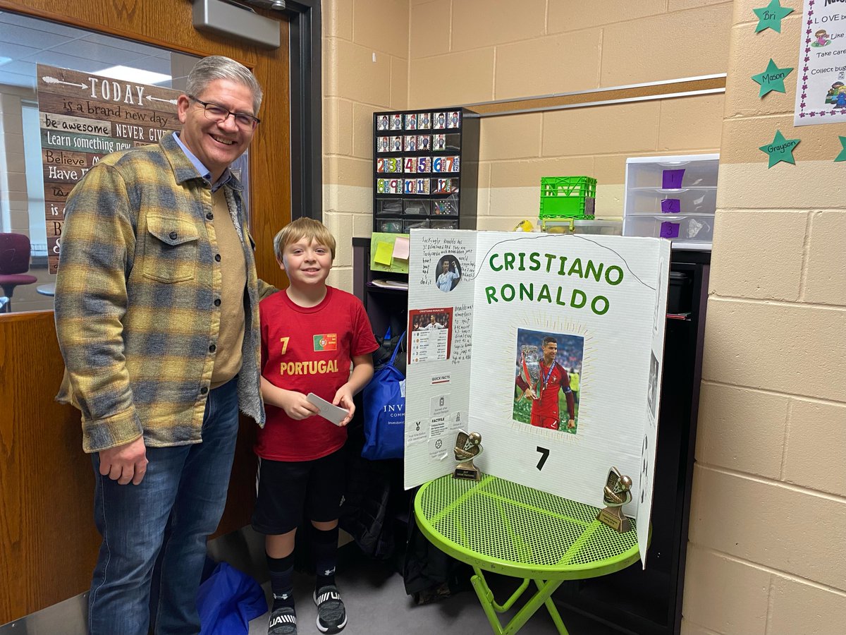 HSSD's tweet image. From Yo-Yo Ma to Charlie Brown, Meadowbrook 4th graders researched historical figures and presented their new knowledge to families and staff during the annual Living Wax Museum! #AuthenticLearning #InnovativeProgramming