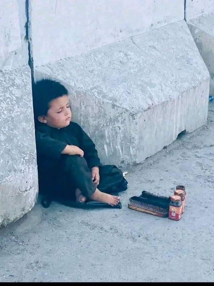 AzimSarwarSahi2's tweet photo. میرا درد سمجھنا تمہارے بس کا نہیں
میں چھوٹے گھر کا سب سے بڑا ہوں https://t.co/2sNr6ESkmp