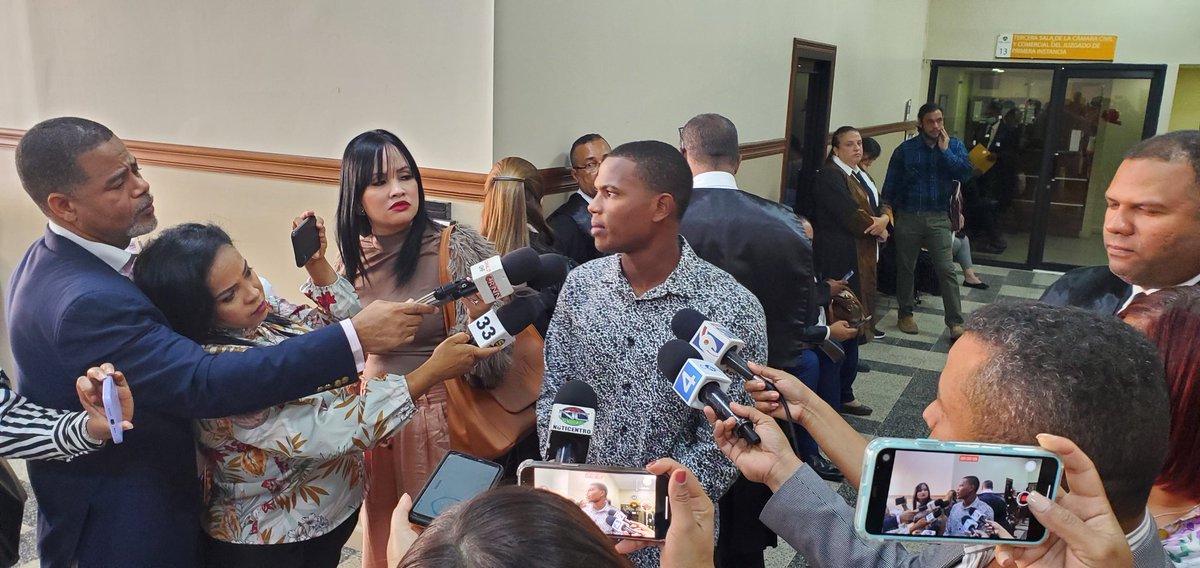 ManuelDiaz_RD's tweet photo. Fraidel Liriano al llegar a la corte asegura le han tronchado su carrera como jugador de béisbol profesional.
Confía en la justicia dominicana y dice que nadie puede ganarle a la verdad.
#fraidel #demanda #Texas #Rangers #diazdeportivos #mlb https://t.co/BoixhNTEmu