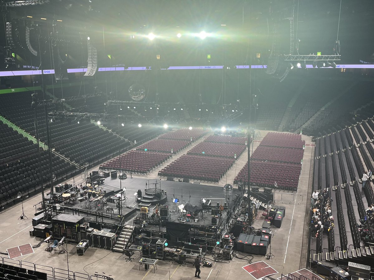 daly_mrs_'s tweet photo. We are here and ready to sing with all our hearts! @StJosephStBede @YVconcerts #sjsbmusic #YoungVoices2023 🎶 https://t.co/tUoYVGa1ge