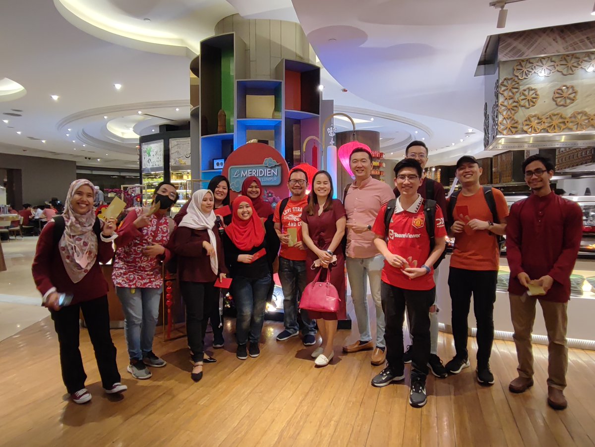 3nrii's tweet photo. To celebrate this CNY, rather than the usual Chinese Restaurant full course banquet, we decided to go for a buffet dinner with Lou Sang at Latest Recipe restaurant in Le Meridian Kuala Lumpur. We wish everybody a great Rabbit year ahead! https://t.co/cS0fdyV2vc