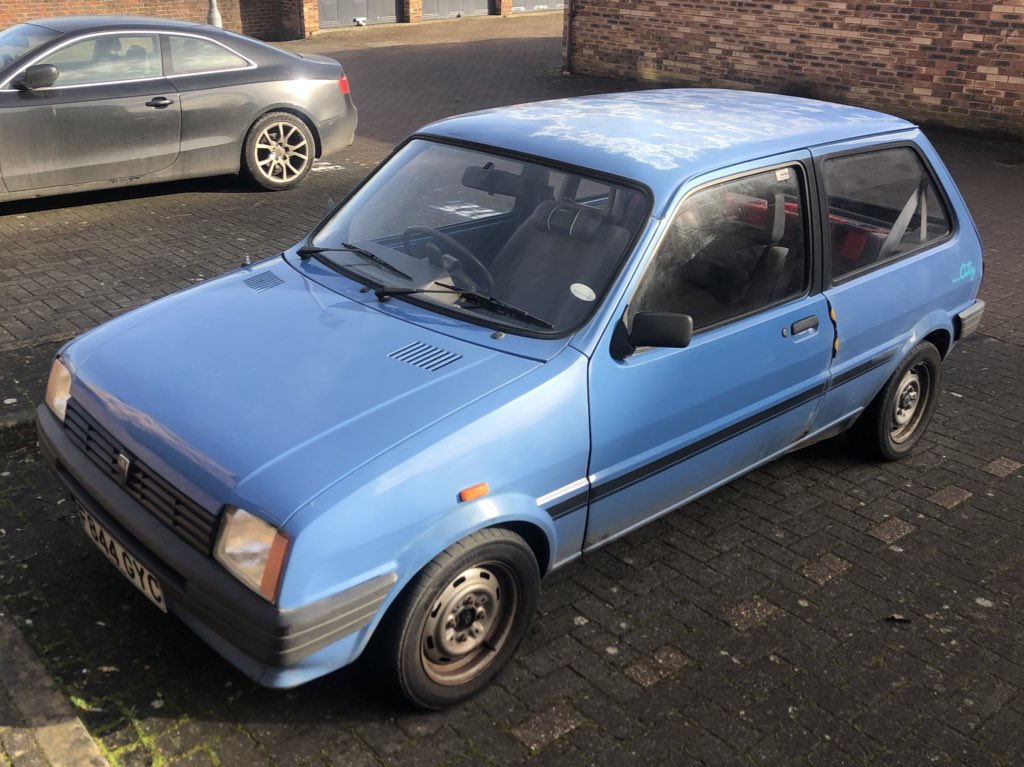 ChrisFM52E's tweet image. Out and about in Bristol earlier and spotted this Clean Air Zone survivor. Checkout the Sun damage to the roof! Nice to see a Metro still being used though, to think that once upon a time these were everywhere! #weirdcartwitter