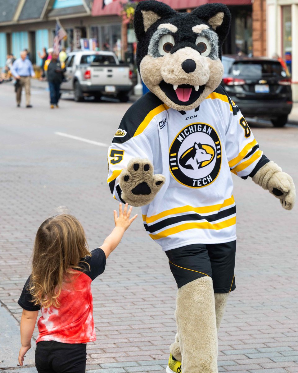 Wishing our favorite local celeb, Blizzard T. Husky, a very happy 26th birthday! 🐾

#MichiganTech