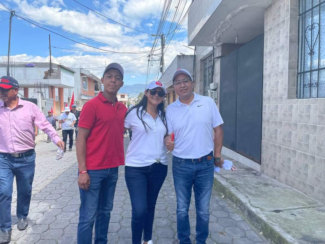 SantiM2022's tweet photo. ⭕️ 𝐒𝐚𝐧 𝐏𝐞𝐝𝐫𝐨 𝐕𝐎𝐓𝐀 𝐩𝐨𝐫 𝐌𝐨𝐫𝐨𝐜𝐡𝐨 𝐲 𝐞𝐥 𝐄𝐪𝐮𝐢𝐩𝐨 𝐑𝐨𝐣𝐨 𝐥𝐢𝐬𝐭𝐚 1️⃣7️⃣🚩👏🏻👏🏻👏🏻

🚩Gracias a mi querida parroquia San Pedro por las muestras de cariño y apoyo total al Equipo Rojo.
#seguimosprimerosensu❤️
#LaVictoriaEsNuestra
#morochoalcalde2023
#Vota17 https://t.co/1Fn7VOqr4U