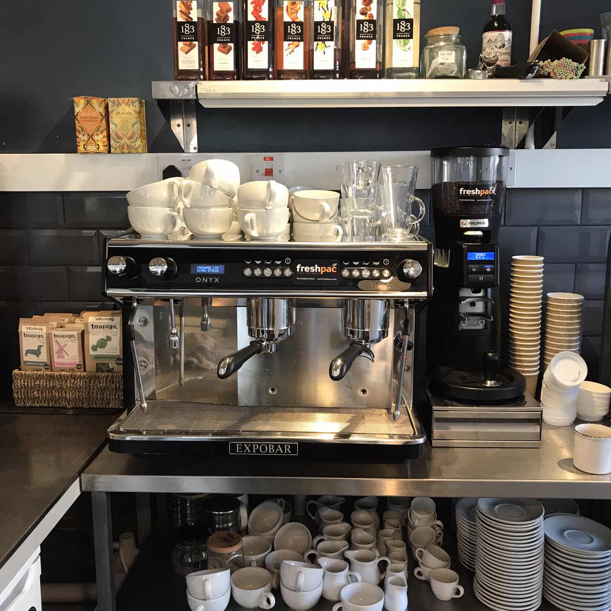 artcafe1's tweet photo. New espresso machine… same Artcafe!
Still lots to do, see you all Thursday x

#merseaisland #theartcafe #essex #mersea #springclean #essexcoast https://t.co/0ek7uotTSf