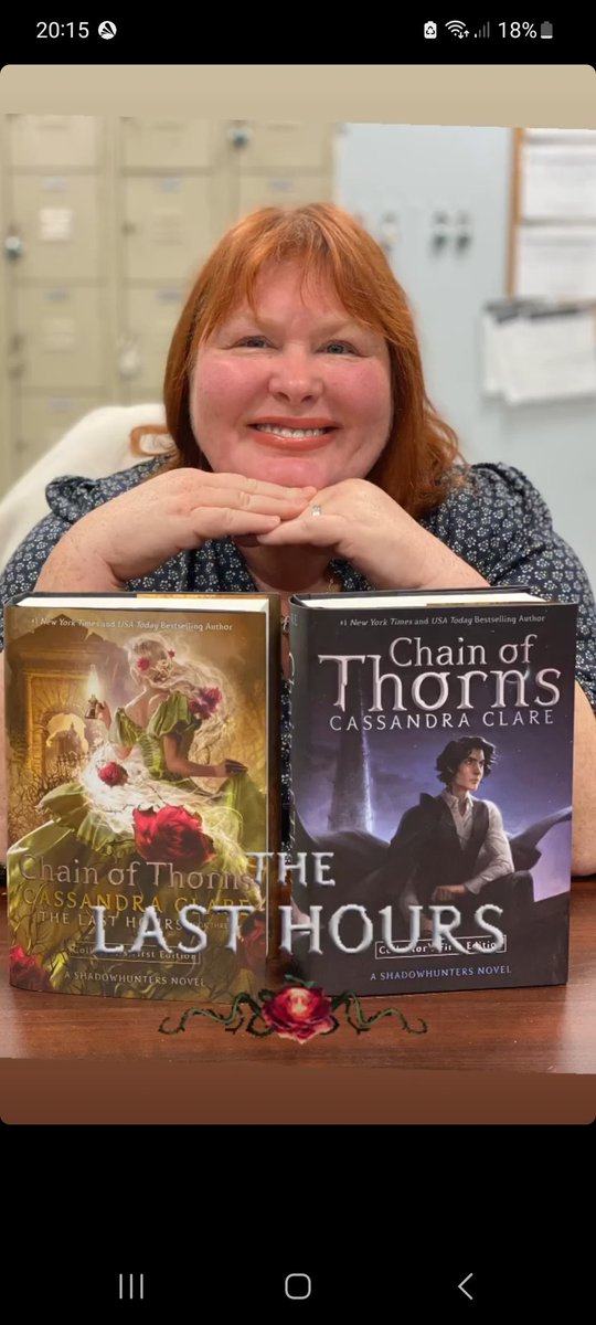 TMI_Source's tweet photo. A very happy book birthday to Chain of Thorns by @cassieclare! 🌹➰️
Happy reading everyone. 

Second pic from Cassie's IG story. https://t.co/czt6C5UWdZ