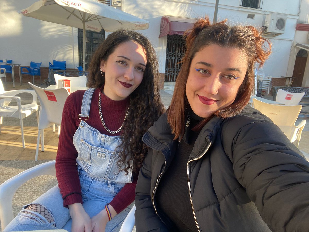 Hace tiempo que no subo nada y hoy me apetece presumir de mi amiga 💜💜 <a href="/ladiablavioleta/">x</a>