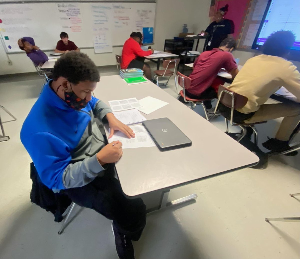Bulldogs_WCHS's tweet photo. Ms. Butler and her Alg I class are working extra hard to graph linear inequalities this morning ✖️➗➕🟰
#BulldogsEXCEL https://t.co/QtHLSqwfkR