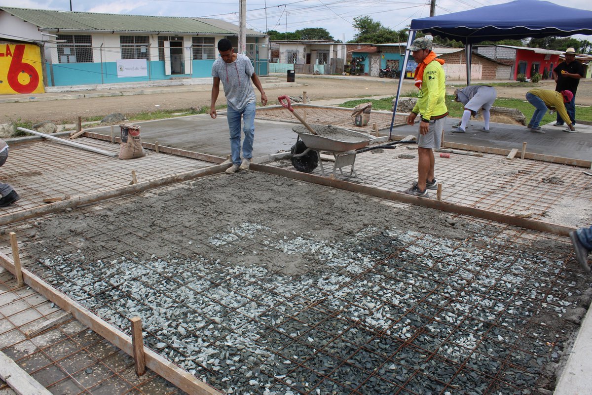 #Infórmate 
#GADMunicipal
#PrefecturaDelGuayas 
#ConvenioconlaPrefecturaDelGuayas 
Continúan los trabajos de readecuación y mantenimiento de cancha de uso múltiple en la calle Primero de Mayo del sector San Lorenzo, mediante el CONVENIO DE COOPERACIÓN INTERINSTITUCIONAL