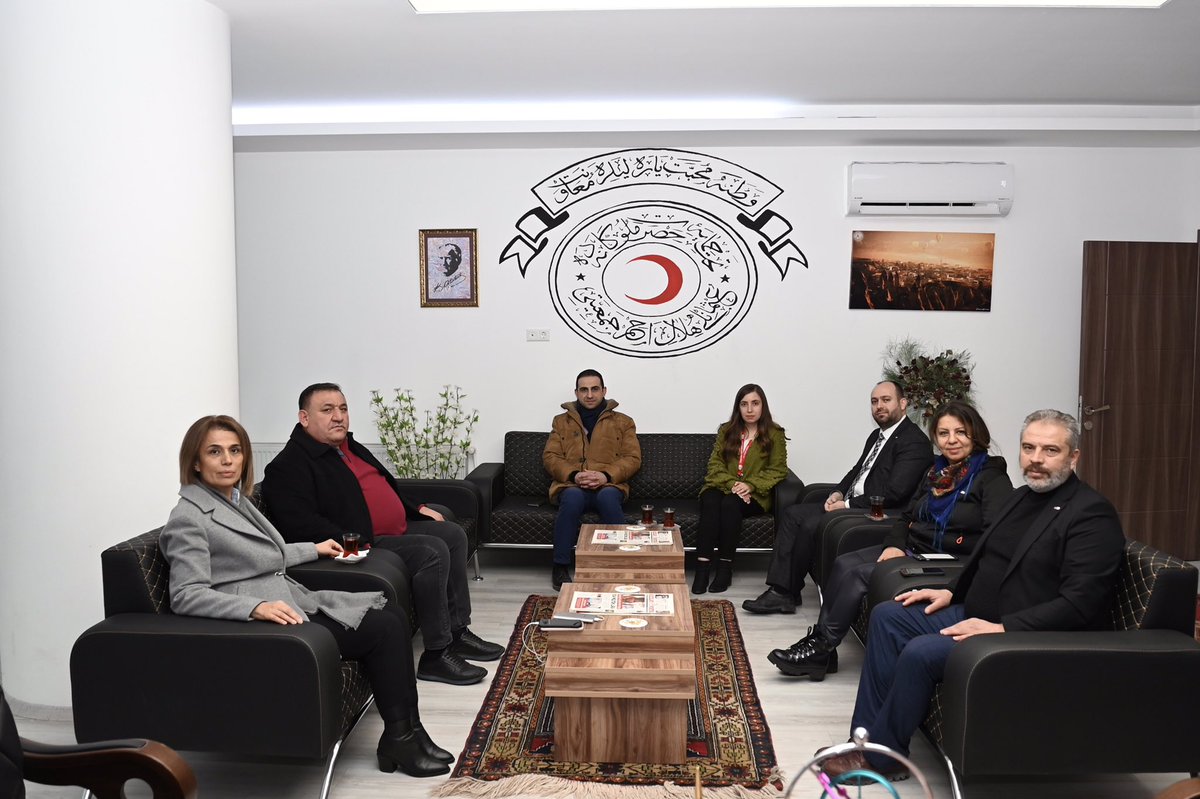 Valimiz İnci Sezer Becel, Türk Kızılay’ı Nevşehir Şube Başkanlığı’nı ziyaret etti.

Vali Becel, ziyaretinde, Kızılay Nevşehir Şube Başkanı Ercan Civelek’ten yürütülen çalışmalar hakkında bilgiler aldı.