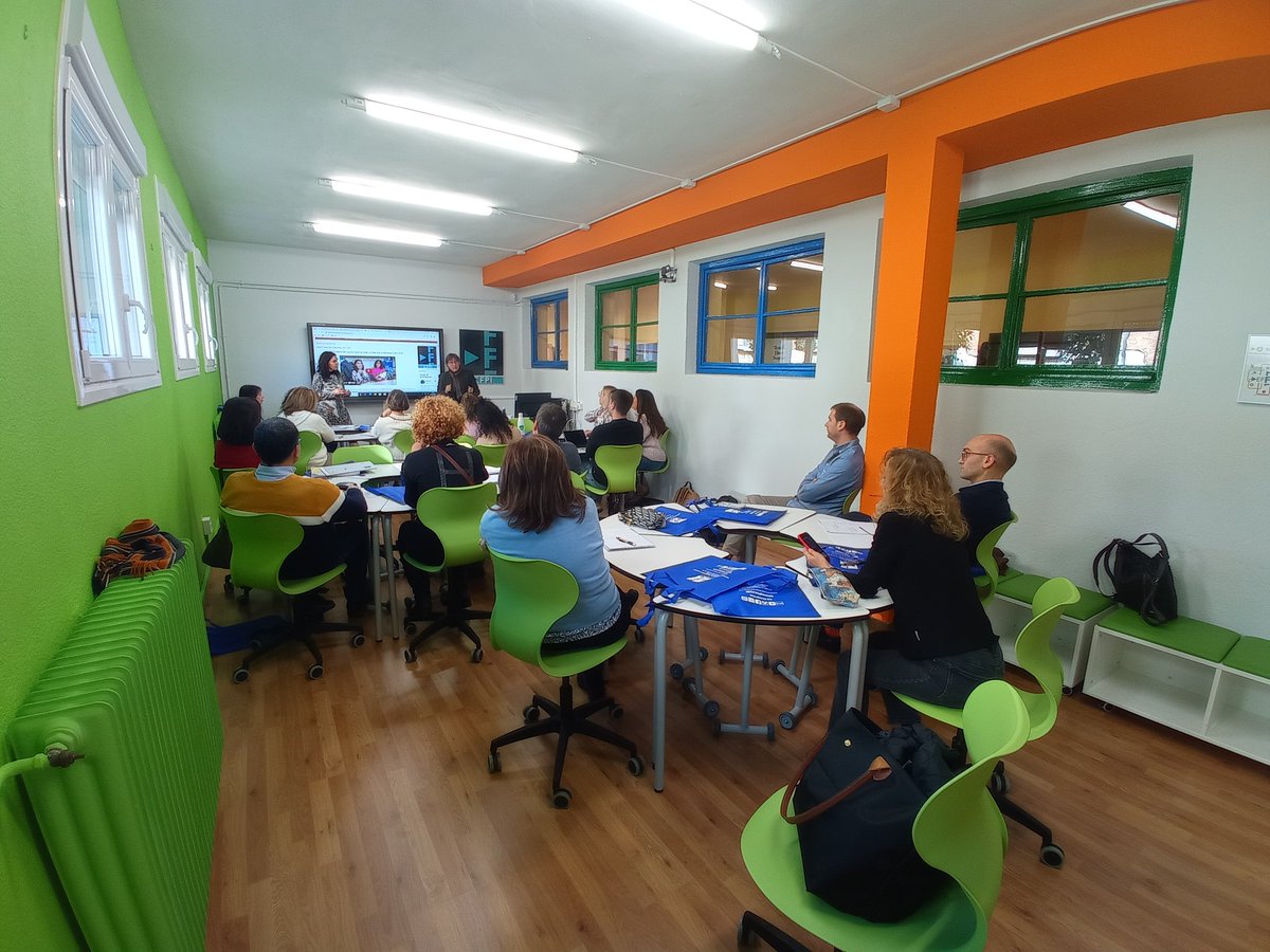 CFPIdiomas's tweet image. Sesión presencial #One2One Internacional del PIE #OBSERVA_ACCION #COMUNICA_ACCIÓN

Docentes de Irlanda, Canadá, Francia, Reino Unido y Noruega que abren la🚪de su aula a docentes @educacyl
de idiomas

#formaciónCyL #innovaCyL #internacionalizaCyL

👁️‍🗨️Aprende, Innova y Comparte