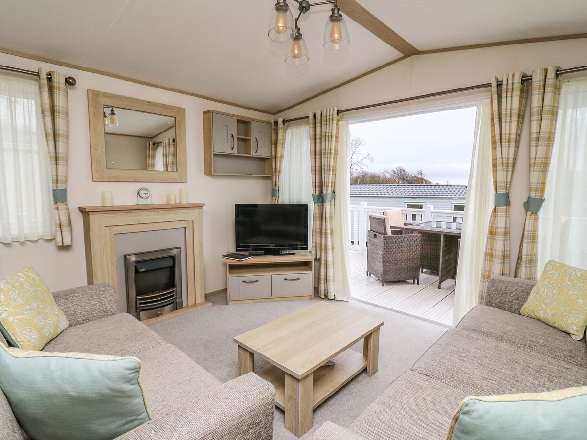 welsh_cottages's tweet photo. 😍 New #HolidayCottage Alert! 😍

We're delighted to welcome Balmoral to our C&amp;CH family!

Based in popular Pendine on the Carmarthenshire coast, a short stroll to Pendine Sands, Balmoral sleeps 4 in 2 bedrooms.

For a great coastal break, BOOK TODAY!

➡️ https://t.co/TwlmR4G68K https://t.co/sEkXUeqfLP