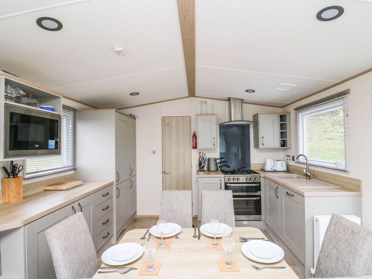 welsh_cottages's tweet photo. 😍 New #HolidayCottage Alert! 😍

We're delighted to welcome Balmoral to our C&amp;CH family!

Based in popular Pendine on the Carmarthenshire coast, a short stroll to Pendine Sands, Balmoral sleeps 4 in 2 bedrooms.

For a great coastal break, BOOK TODAY!

➡️ https://t.co/TwlmR4G68K https://t.co/sEkXUeqfLP