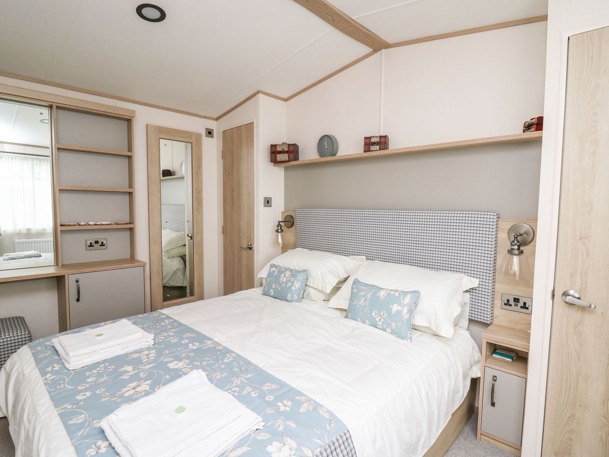 welsh_cottages's tweet photo. 😍 New #HolidayCottage Alert! 😍

We're delighted to welcome Balmoral to our C&amp;CH family!

Based in popular Pendine on the Carmarthenshire coast, a short stroll to Pendine Sands, Balmoral sleeps 4 in 2 bedrooms.

For a great coastal break, BOOK TODAY!

➡️ https://t.co/TwlmR4G68K https://t.co/sEkXUeqfLP