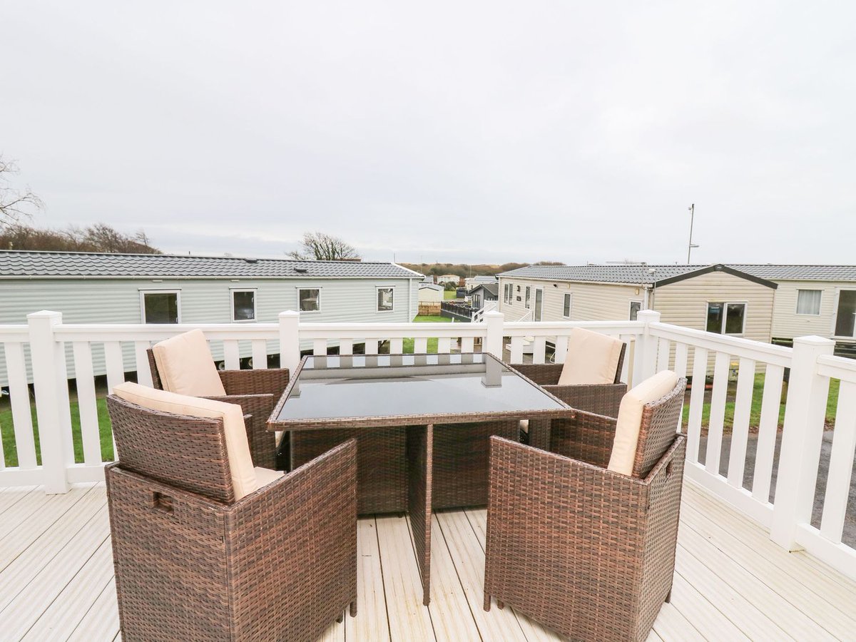 welsh_cottages's tweet photo. 😍 New #HolidayCottage Alert! 😍

We're delighted to welcome Balmoral to our C&amp;CH family!

Based in popular Pendine on the Carmarthenshire coast, a short stroll to Pendine Sands, Balmoral sleeps 4 in 2 bedrooms.

For a great coastal break, BOOK TODAY!

➡️ https://t.co/TwlmR4G68K https://t.co/sEkXUeqfLP