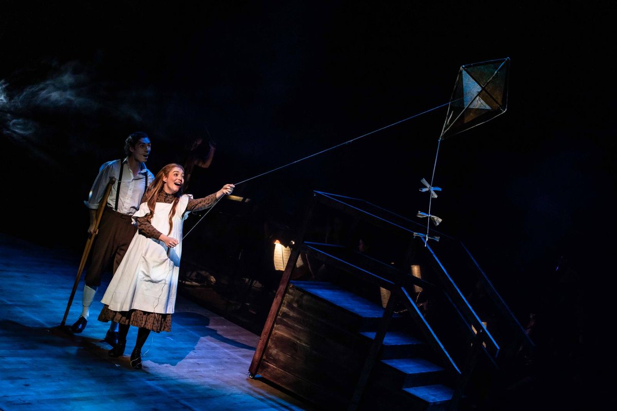 Bobbie and Jim singing 'Let's Fly a Kite'
<a href="/jamiejonathan97/">Jamie Jonathan</a> 

#railwaychildren