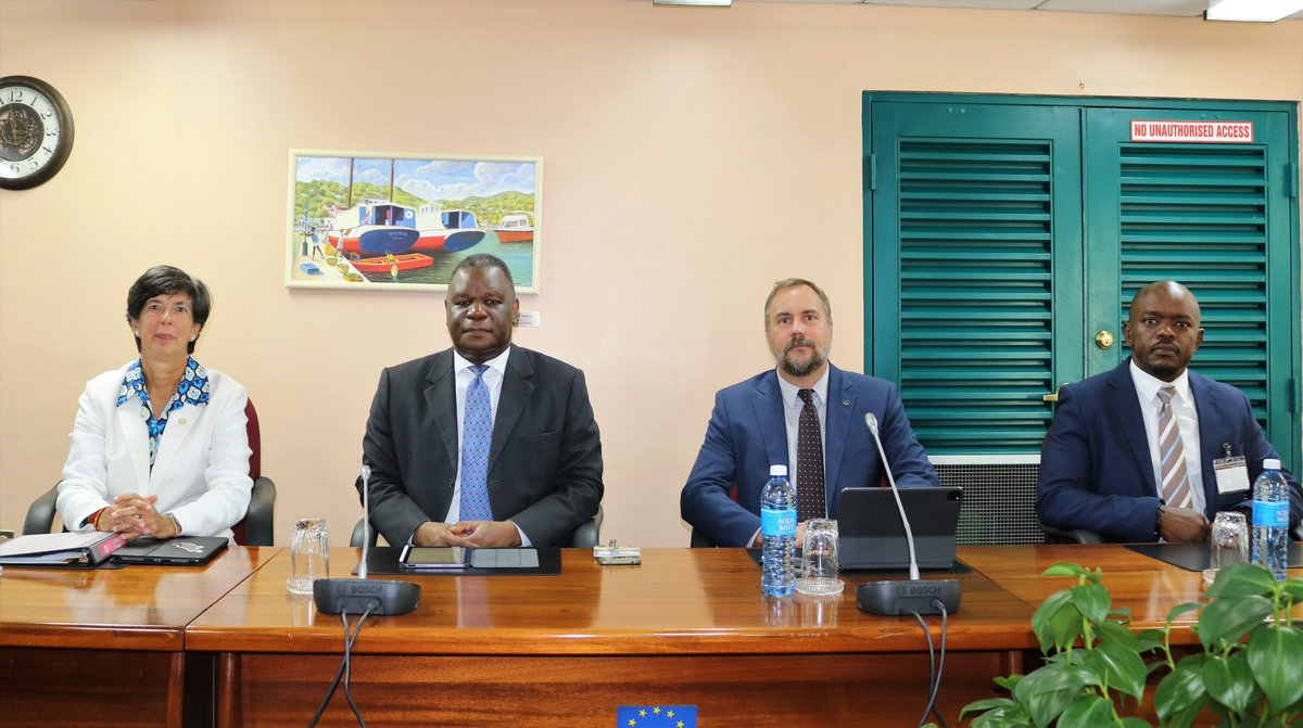 CARICOMorg's tweet image. On Monday, Mr. Stanlake Samkange, Ms. Lola Castro, Mr. Regis Chapman and Mr Gregory Munene of the @WFP paid a courtesy call on Dr. Armstrong Alexis, #CARICOM Deputy Secretary-General,  at the  CARICOM HQ, 🇬🇾.  
#courtesycall #worldfoodprogramme #25by25 #CARICOM #iamcaricom
