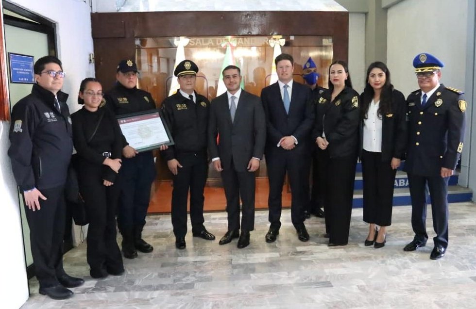 Pablo Vázquez Camacho (@pablovazc) on Twitter photo ¡Felicidades a mis compañerxs de <a href="/SSC_CDMX/">SSC CDMX</a> y del gabinete social del <a href="/GobCDMX/">Gobierno de la Ciudad de México</a> que forman parte de la estrategia #AltoAlFuego por el reconocimiento que recibieron de la #JefaDeGobierno y del Secretario <a href="/OHarfuch/">Omar H Garcia Harfuch</a> por su contribución a la reducción de la violencia en la Ciudad! 🕊 ¡Felicidades a mis compañerxs de <a href="/SSC_CDMX/">SSC CDMX</a> y del gabinete social del <a href="/GobCDMX/">Gobierno de la Ciudad de México</a> que forman parte de la estrategia #AltoAlFuego por el reconocimiento que recibieron de la #JefaDeGobierno y del Secretario <a href="/OHarfuch/">Omar H Garcia Harfuch</a> por su contribución a la reducción de la violencia en la Ciudad! 🕊