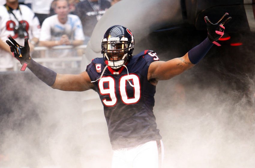 We d like to wish a happy 38th birthday to former Texan DE Mario Williams! 