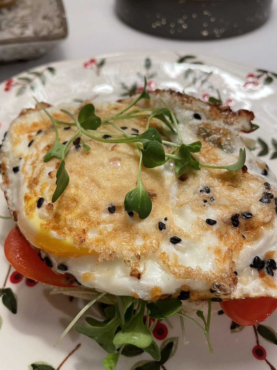 Making a super healthy breakfast with microgreens grown in the ⁦<a href="/AEWrightMS/">A.E. Wright MS</a>⁩ garden. Yum! ⁦<a href="/RyanLVUSD/">Ryan Gleason</a>⁩ ⁦<a href="/LVUSD/">LVUSD</a>⁩ ⁦<a href="/Lvusdcentralkit/">LVUSD Child Nutrition Department</a>⁩