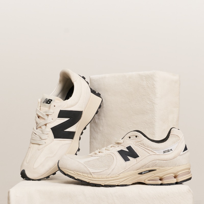 newbalance_jp's tweet photo. #ニューバランス「#2002R」「#MS327」からスエードとハラコレザーの“White Pack”が登場!ニューバランス公式オンラインストア、一部のニューバランスオフィシャルストア、アトモスにて2月3日より販売予定。
https://t.co/5poqADgwP1
#NewBalance #M2002R #アトモス