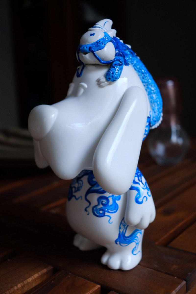 Matabolong's tweet photo. GM! Showcasing my latest sculpture, a collab with Museum of toys! Featuring Matasatu's porcelain dragon form https://t.co/jTmmmBqHeU