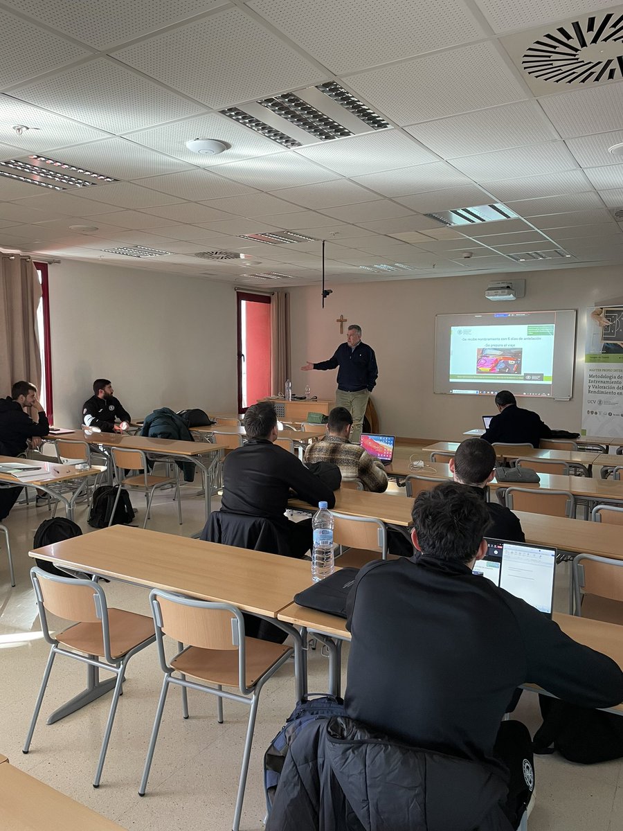 UcvFootball's tweet photo. 🚨Seguimos con la sesión de tarde en el #MIMEVR. Tenemos el placer de contar con @lizondo2 actual Vicepresidente CTA y Responsable árbitraje 1 RFEF con la ponencia "Formación - Preparación del tercer equipo. Proyecto VAR" 🪄⚽ https://t.co/8tr3jnvFBn