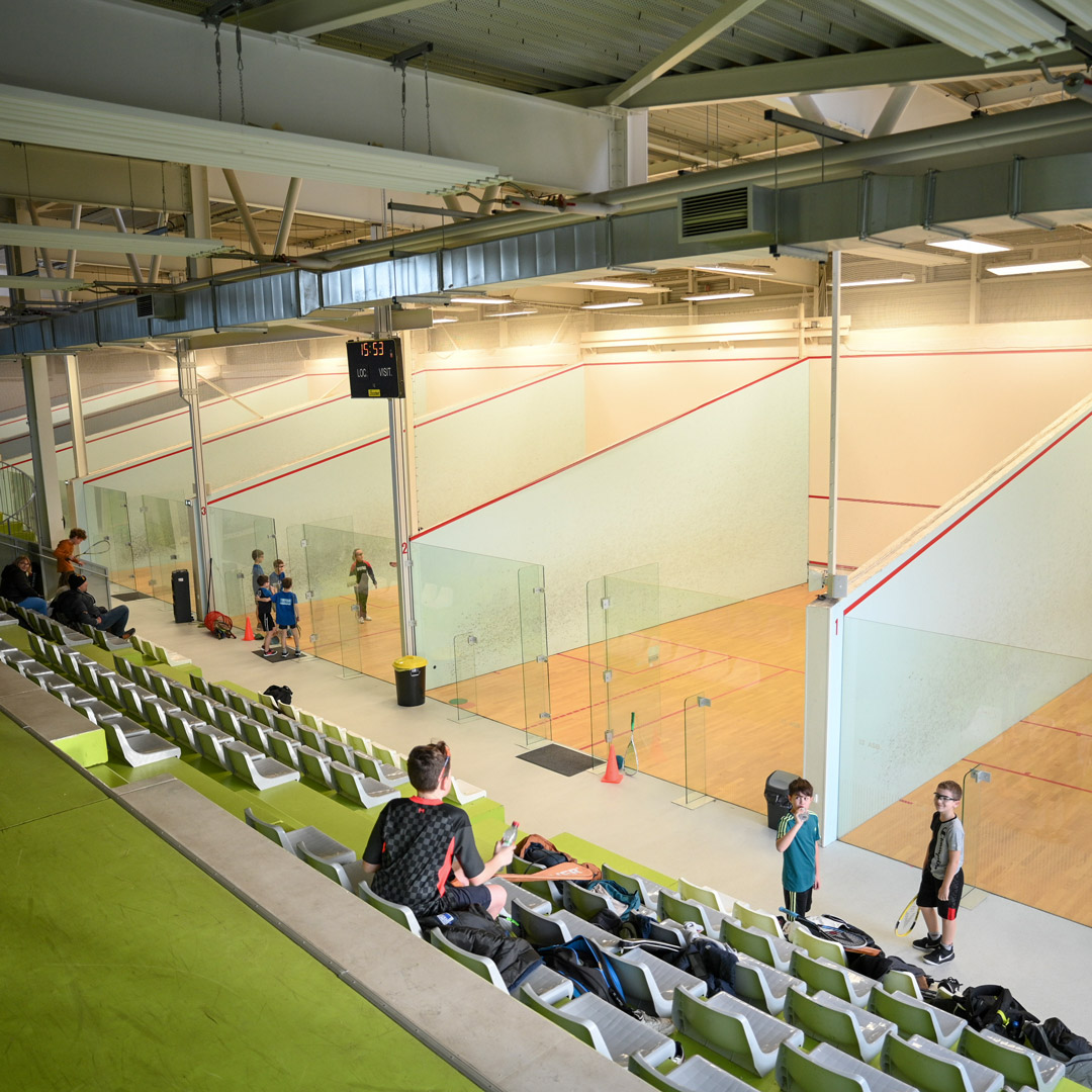VilledeChartres's tweet photo. Les championnats de France de #squash auront lieu du mercredi 1er au samedi 4 février dans le complexe du C'Chartres Squash et Badminton ► https://t.co/E5Ec1nCqOe 🎾
Vous pourrez assister au match gratuitement. L'occasion de découvrir ce #sport 😉
#Chartres #ffsquash @FFSquash https://t.co/xNCIfIZC6a