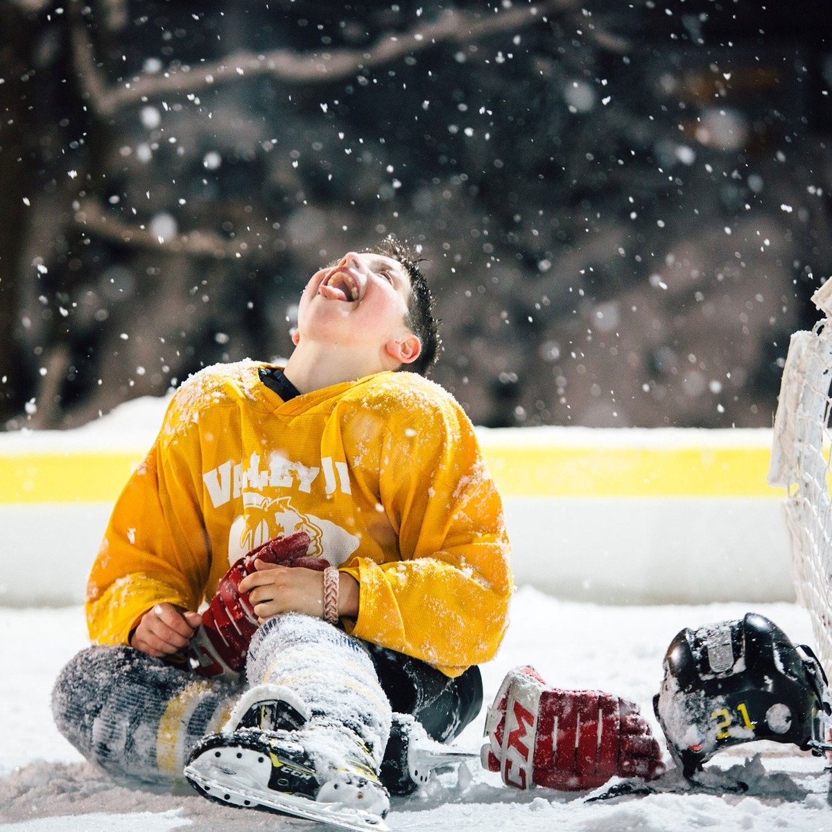 NiceRink's tweet photo. Hitting the ice in the backyard, where dreams are made and goals are scored 🏒❤
 #BackyardHockey #FutureNHLStars #FrozenMemories #NiceRink #icerink #iceskate #pondhockey #usahockey #backyardrink #nhl #backyardicerink #hockey #outdoors #iceskating #odr #outside #hockeycanada https://t.co/Bbde8bQqHv