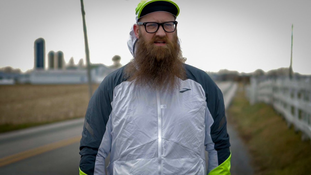 runningwithken's tweet photo. Country running. @brooksrunning Run Visible collection is straight π₯ #runhappyteam #brooksrunning #runvisible #beardedrunner https://t.co/DAQxzVJ7mq
