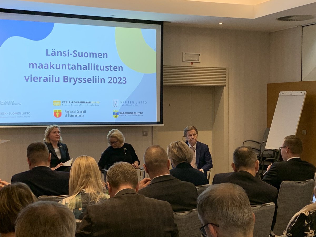 Timovesi's tweet photo. Länsi-Suomen MEPit lavalla. Hyvää keskustelua mm. uusiutuvasta energiasta ja vetytaloudesta. #katse länteen. #satakunta #wfeo #hame #pirkanmaa https://t.co/s1UUiZc46K
