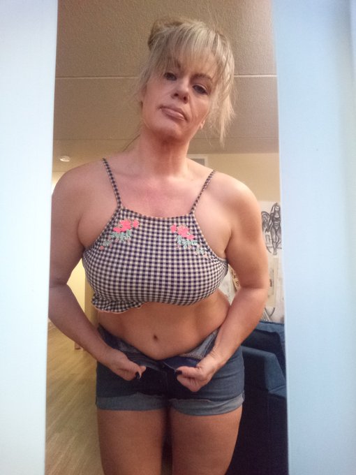 Titty Tuesday 💋 https://t.co/Rvyvm7aD3S<a href="/tag/cougar"class="tags"><span>#cougar</span></a><a href="/tag/nylon"class="tags"><span>#nylon</span></a><a href="/tag/pantyhose"class="tags"><span>#pantyhose</span></a><a href="/tag/stockinglover"class="tags"><span>#stockinglover</span></a><a href="/tag/cougarpride"class="tags"><span>#cougarpride</span></a>