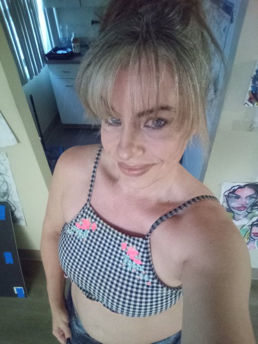 Titty Tuesday 💋 https://t.co/Rvyvm7aD3S<a href="/tag/cougar"class="tags"><span>#cougar</span></a><a href="/tag/nylon"class="tags"><span>#nylon</span></a><a href="/tag/pantyhose"class="tags"><span>#pantyhose</span></a><a href="/tag/stockinglover"class="tags"><span>#stockinglover</span></a><a href="/tag/cougarpride"class="tags"><span>#cougarpride</span></a>