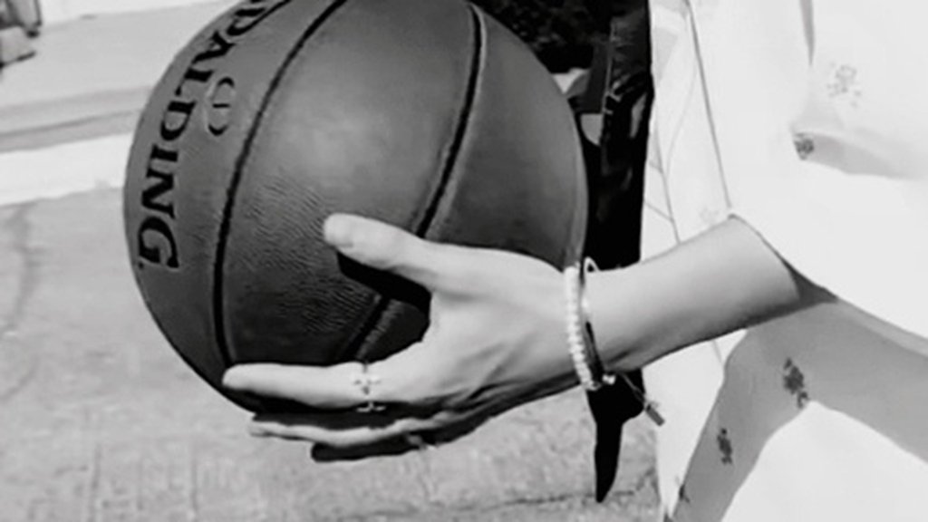 anythingforlmk's tweet photo. Suddenly I'm the greatest fan of basketball... https://t.co/HylG7zZWV1