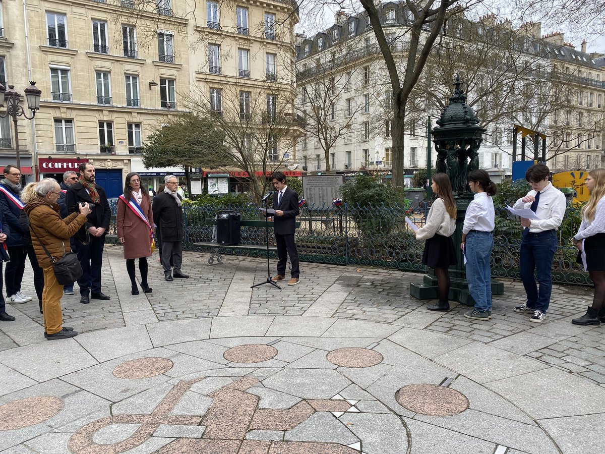 CSGuedj's tweet image. Se rappeler des horreurs du passé pour un monde meilleur demain. Merci aux élèves du @CollgeCourteli1 pour leur engagement. Chant des marais. Témoignage poignant d’Esther Senot. #memoire #engagement @PapNdiaye @Academie_Paris @Mairie12Paris