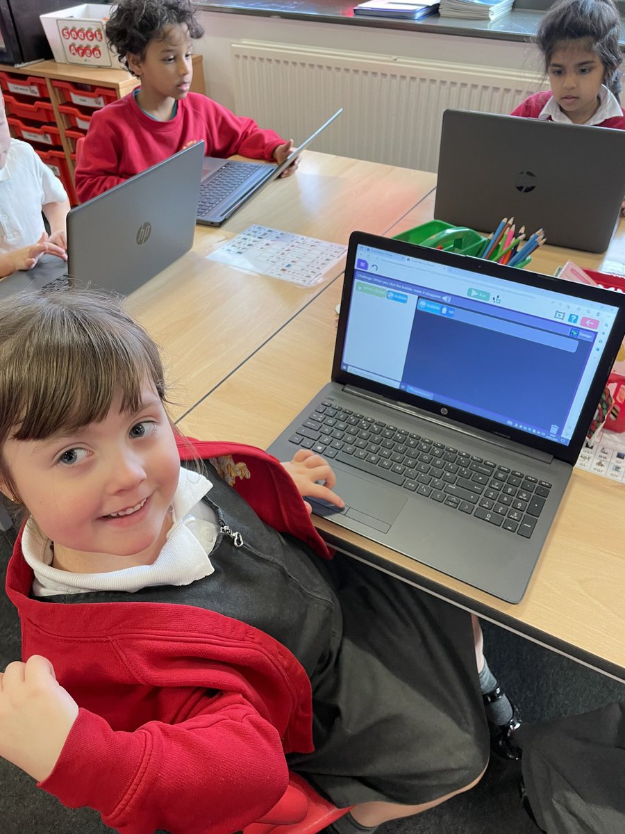 NewParkPrimary's tweet photo. 1B having fun practising our coding skills #NP_COMPUTING #NP_1B https://t.co/a1engjno7B