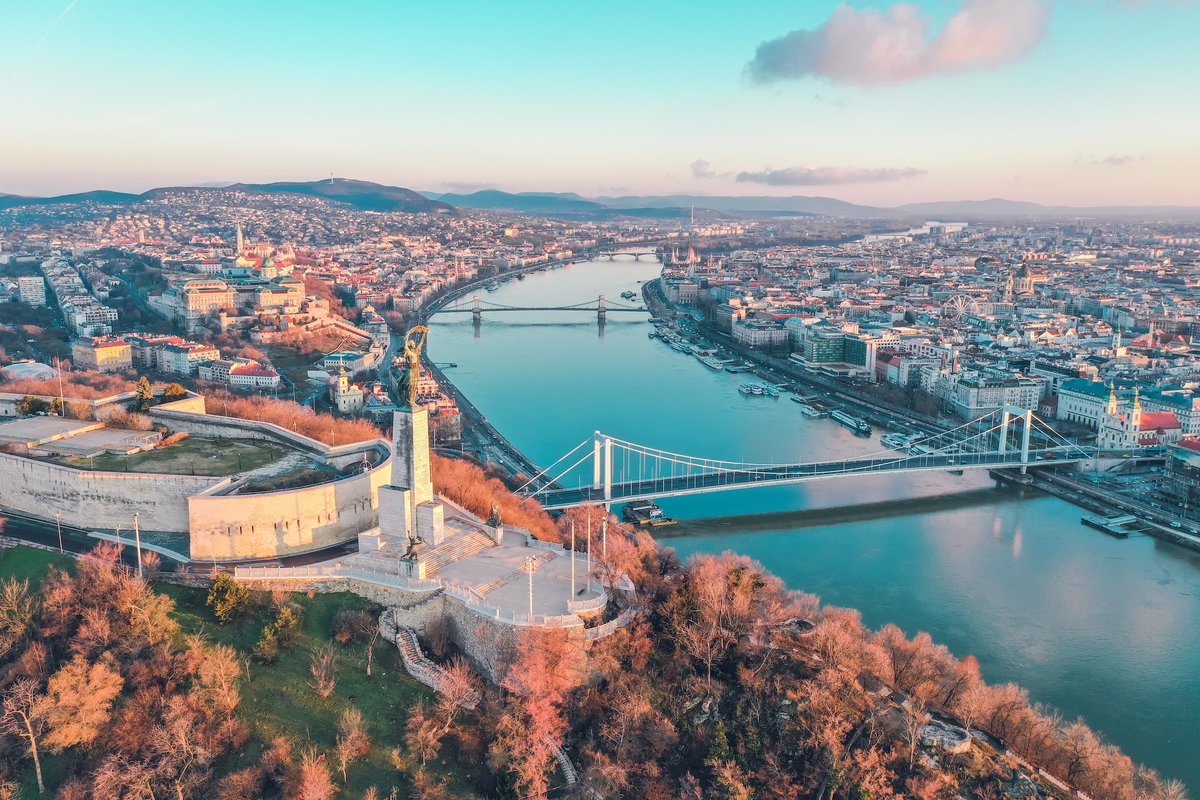 2022 ended on a high note for European short-term rentals. Click the link below for more information. 👇 
buff.ly/3HopF0d