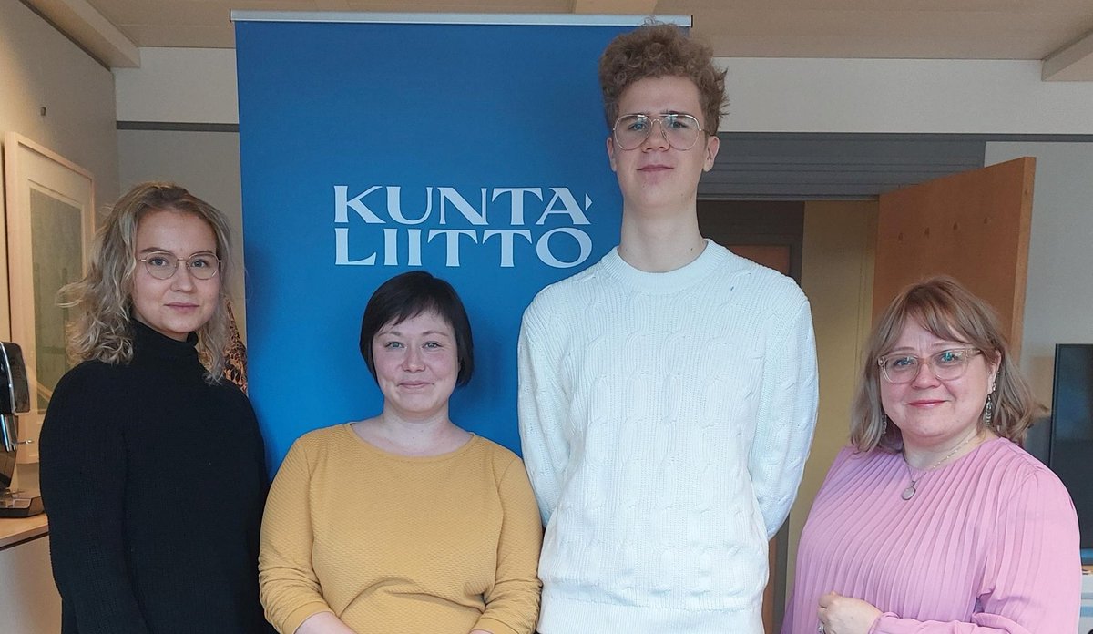 KLBryssel's tweet photo. The youth = EU:s future! 🇪🇺🇫🇮

We had the pleasure of hosting Julius from Tampereen lyseo high school. We welcome the youth's active interest in the EU.💫 

More Finns are needed in the EU-institutions and in Brussels.

Thank you @FinUnions for organising this talk! https://t.co/ddF0gZDrth