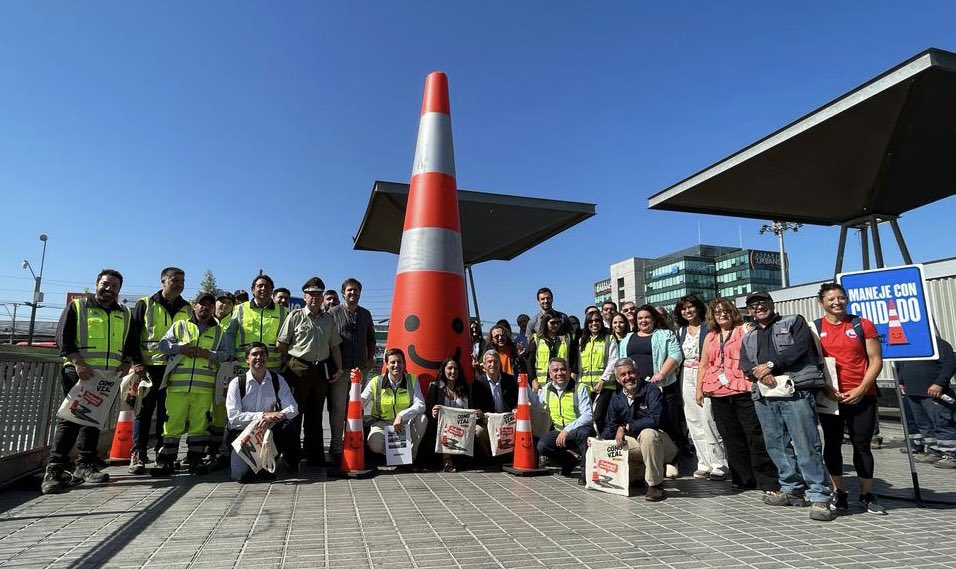 Participando esta mañana como <a href="/conaset/">Conaset - Seguridad Vial de Chile</a> y <a href="/MTTChile/">Ministerio de Transportes y Telecomunicaciones</a> en el lanzamiento de la campaña de <a href="/ElConoVial/">El Cono Vial</a> junto al Alcalde <a href="/TomasVodanovic/">Tomás Vodanovic</a> y <a href="/mutualcchc/">Mutual de Seguridad</a> en <a href="/Muni_Maipu/">Municipalidad de Maipú</a> 
Promoviendo el trabajo colaborativo para la seguridad vial🧡