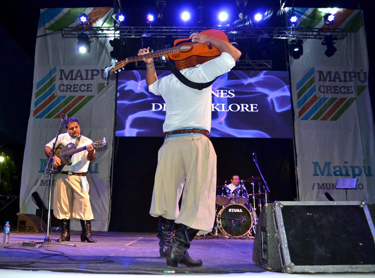 MatiasStevanato's tweet image. 🍇• #Coquimbito disfrutó de su Fiesta Distrital de la Vendimia.

Vivimos una noche estupenda, con la gran actuación de artistas y bailarines que deleitaron a todo la comunidad.

¡Felicitamos a Francesca Feriozzi, Reina Distrital 2023!

En Maipú, la Vendimia crece.