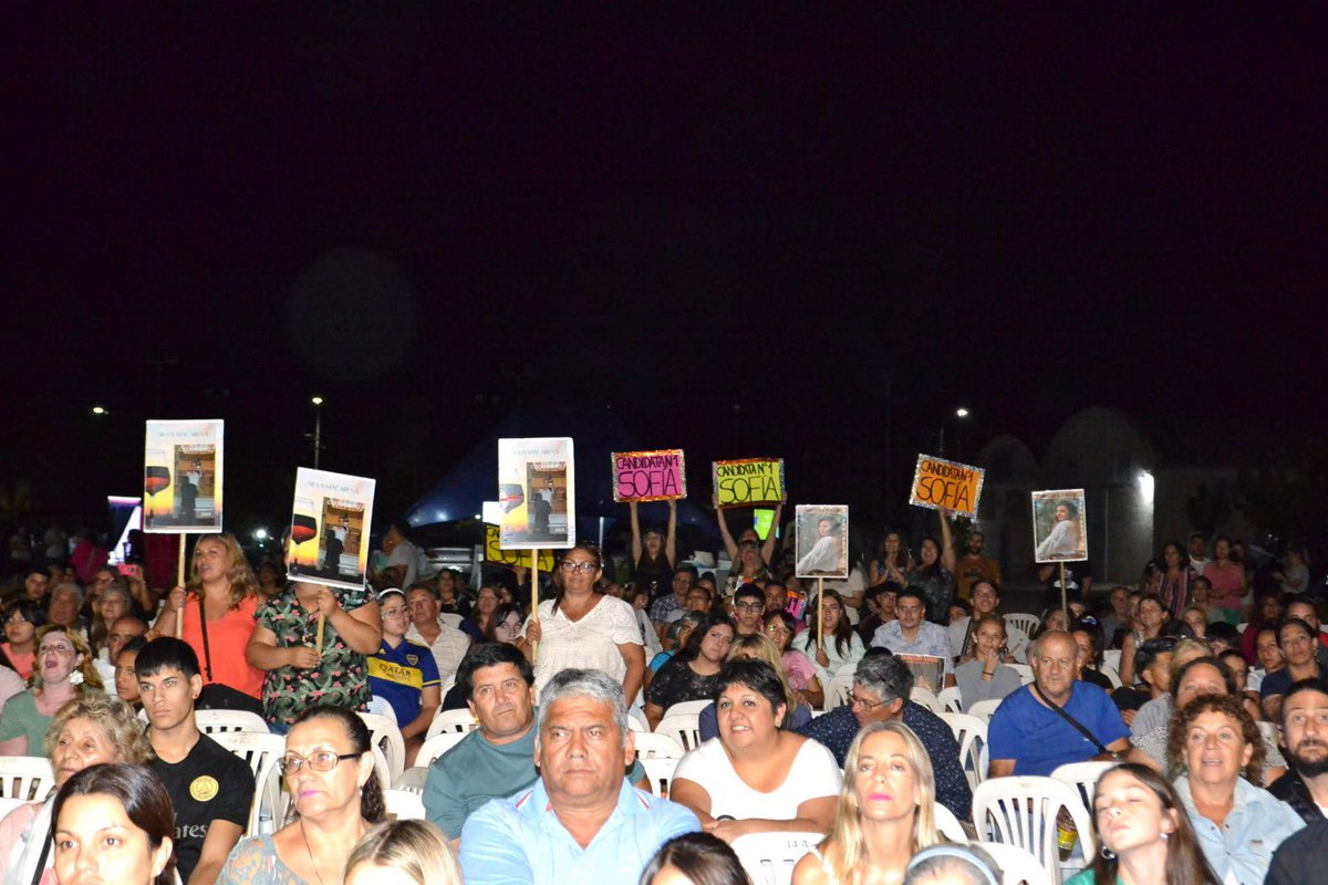 MatiasStevanato's tweet image. 🍇• #Coquimbito disfrutó de su Fiesta Distrital de la Vendimia.

Vivimos una noche estupenda, con la gran actuación de artistas y bailarines que deleitaron a todo la comunidad.

¡Felicitamos a Francesca Feriozzi, Reina Distrital 2023!

En Maipú, la Vendimia crece.