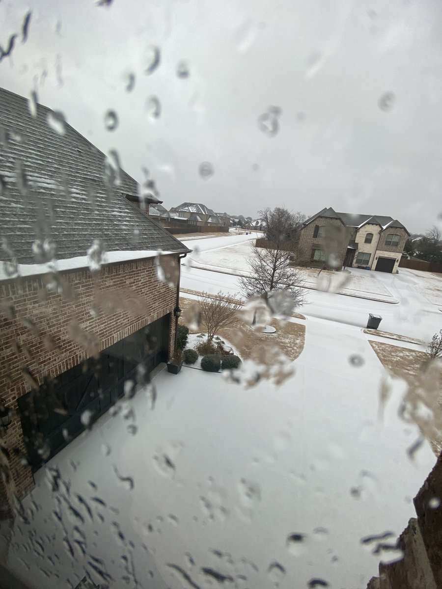 Paigebrazell's tweet image. Three days of sleet and snow coming. We are about to find out if ⁦@GregAbott⁩ took care of the grid problem. Lets just say I won’t hold my breath. #TexasGridProblem #ERCOT #TexasPowerGrid #TexasWeather