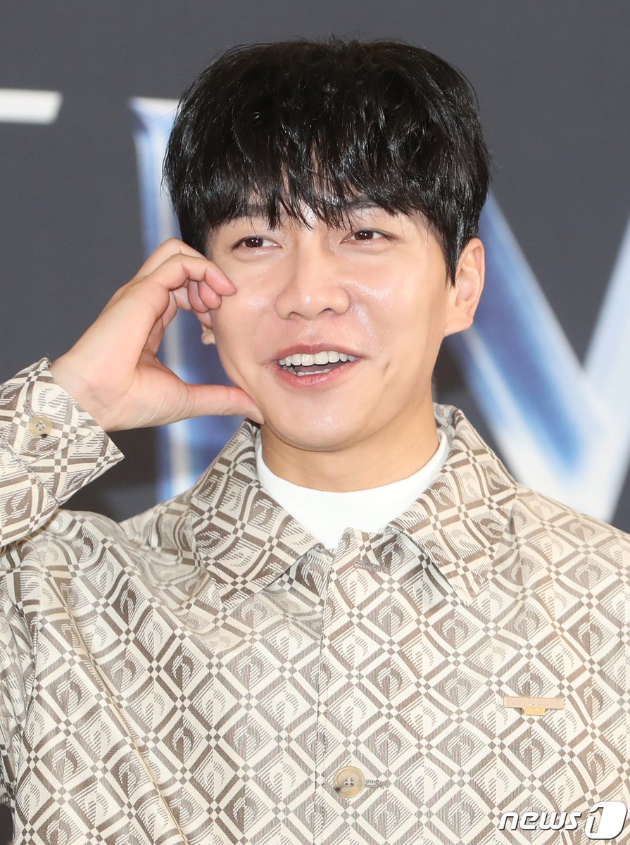 Peak Time Press Conference

#이승기 #LeeSeungGi 

More press photos here:
search.naver.com/search.naver?s…