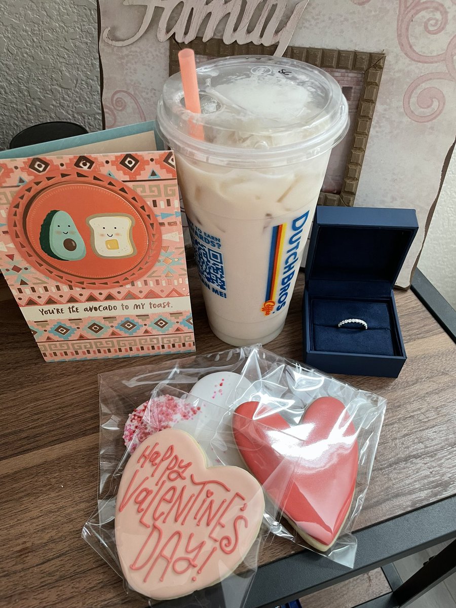 skippy_bee's tweet photo. : Happy St. Valentines Day https://t.co/UcImegVsyB