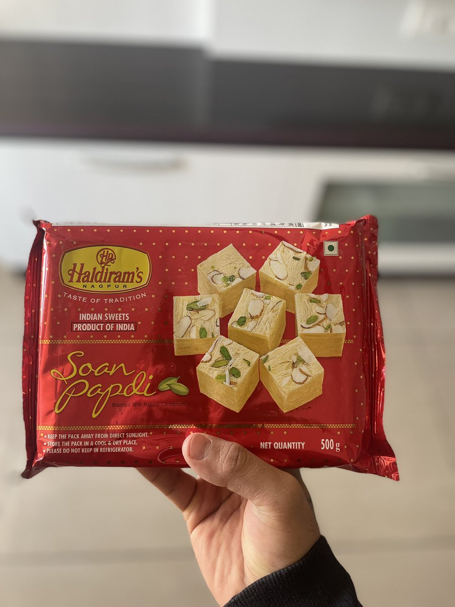 AashishPunjabi1's tweet image. So, I gave @Hashmita0796 some Theobroma brownies as sweets on Valentines and she gave me this 🥲

We clearly know who won 🏆