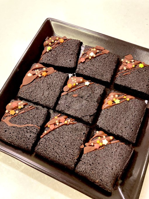 こちらのおからブラウニー作りました!子供と一緒に食べるのでチョコや砂糖の量が多すぎないのが良くて、しかもしっとり食べやすいおからパウダーまだあるのでバレンタイン関係なしにまた作ります!  