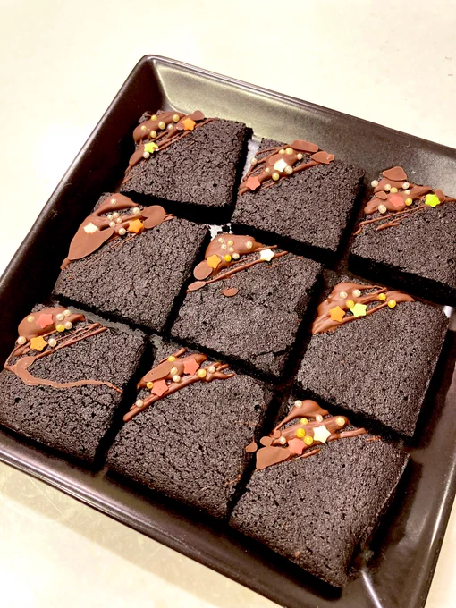 こちらのおからブラウニー作りました!子供と一緒に食べるのでチョコや砂糖の量が多すぎないのが良くて、しかもしっとり食べやすいおからパウダーまだあるのでバレンタイン関係なしにまた作ります!  